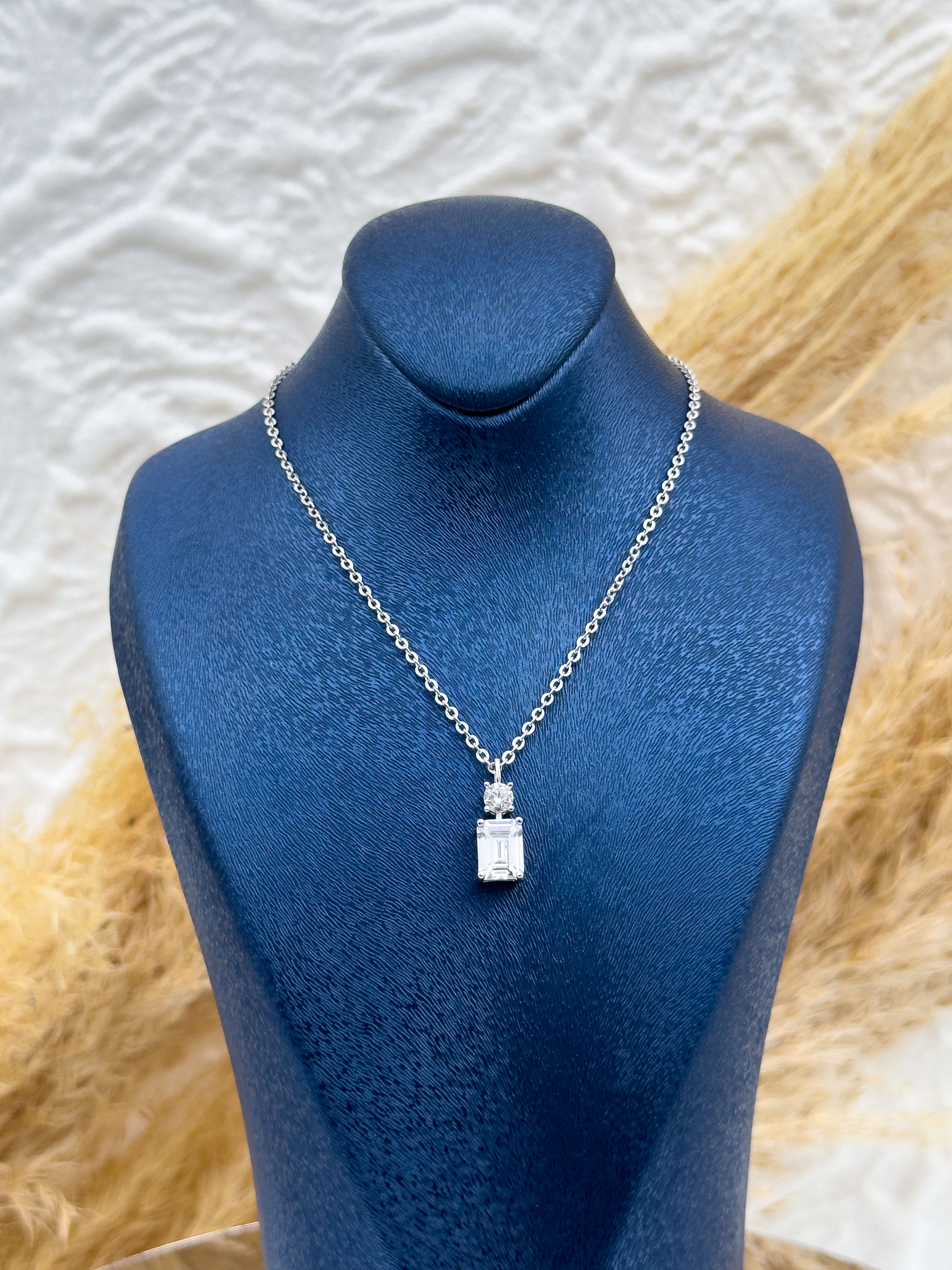 925 Ayar Gümüş Baget Taşlı Özel Tasarım Kadın Kolye – Zarif & Şık Hediyelik